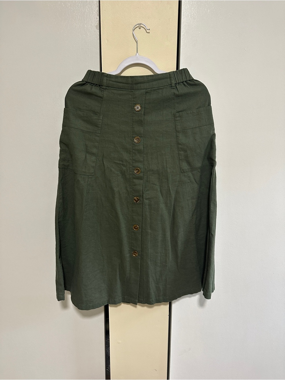 Bossini Button-Front Olive Green Midi Skirt with Patch Pockets